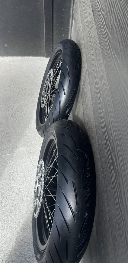 Ultra bee super motos