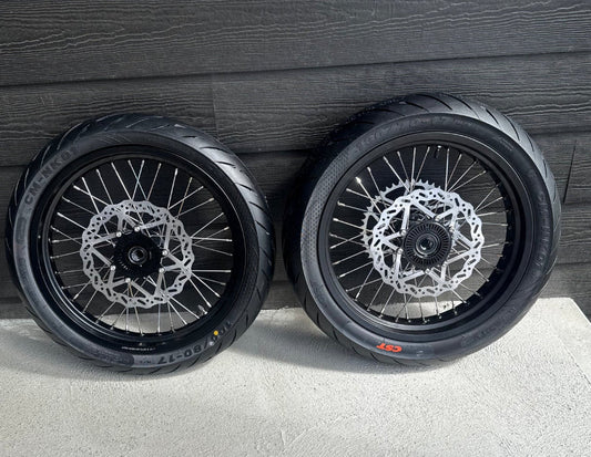 Ultra bee super motos